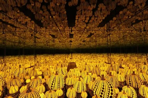 Yayoi Kusama Infinity Mirrored Room: En Reflekterande Resa genom Konst och Identitet